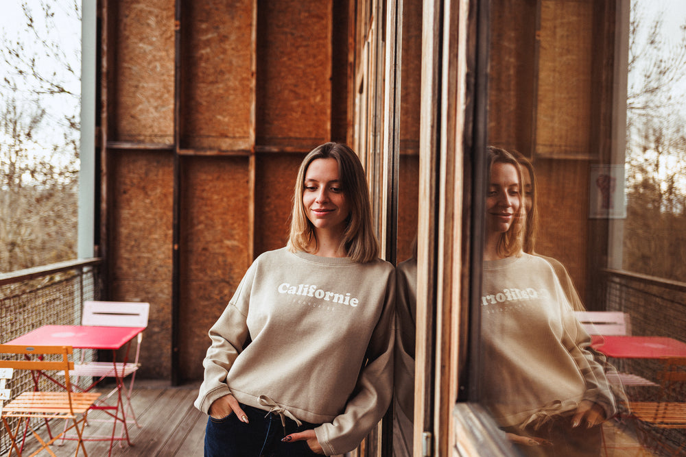 Women Crewneck Crop Vintage Logo Sand