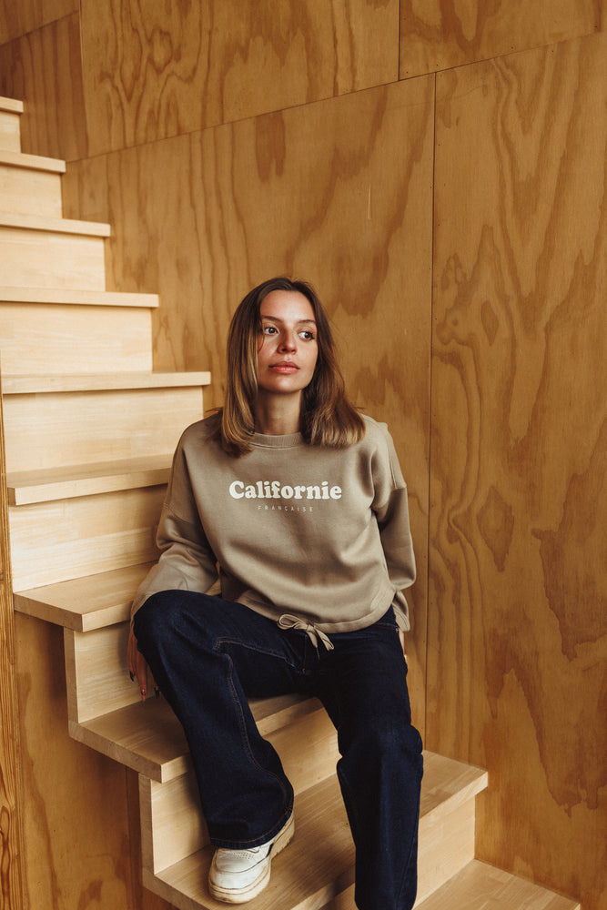 Women Crewneck Crop Vintage Logo Sand